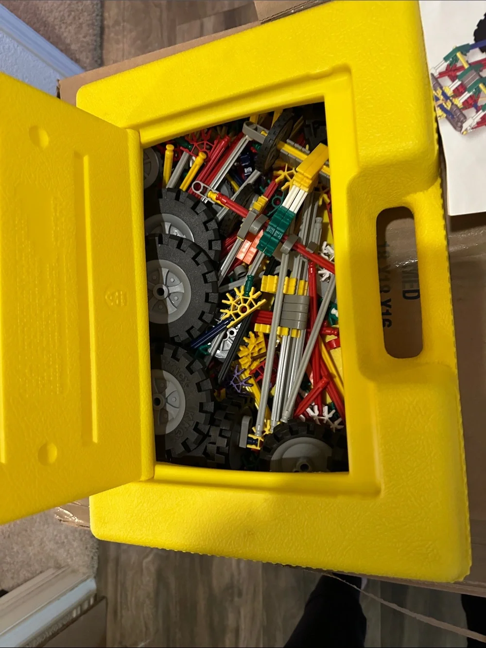 K'NEX set in Yellow Storage Case with K’NEX set